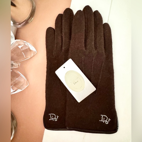 New Vintage Dior Brown Cashmere Gloves - Picture 1 of 6